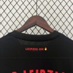 camiseta leipzig 2025 cuello anterior