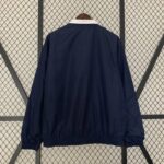 chaqueta reversible del real madrid blanco y negro dorsal reversible .