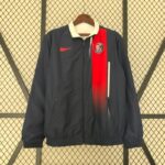 chaqueta reversible del real madrid blanco y negro frontal ,
