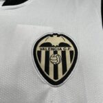CAMISETA VALENCIA PRIMERA EQUIPACION 24 25 ESCUDO CAMISETA VALENCIA PRIMERA EQUIPACION 24 25 ESCUDO