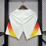 PANTALON CORTO ALEMANIA PRIMERA EQUIPACIÓN 24 25 PARTE TRASERA PANTALON CORTO ALEMANIA PRIMERA EQUIPACIÓN 24 25 PARTE TRASERA