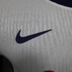 camiseta tottenham 2025 logo