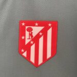 segunda equipacion atletico madrid escudo