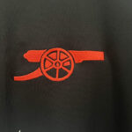 Arsenal segunda equipación escudo 2024 Arsenal segunda equipación escudo 2024