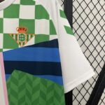 Camiseta-edicion-especial-Real-Betis-2024-2025-puño-izquierdo