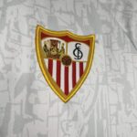 Camiseta-primera-equipacion-sevilla-2024-2025-dorsal-escudo