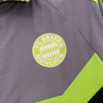 Cortaviento Bayern Munich 2024 2025 escudo Cortaviento Bayern Munich 2024 2025 escudo