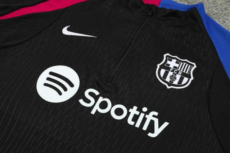 Chandal-FC-Barcelona-escudo-2024-25
