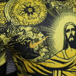 camiseta amarilla brasil cristo logo