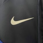 cortaviento barcelona capucha logo 2024