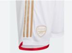 pantalon corto color blanco arsenal bordes