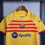 Camiseta-barcelona-cuarta-equipacion-2023-2024-pecho Camiseta-barcelona-cuarta-equipacion-2023-2024-pecho