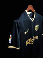Camiseta-barcelona-segunda-equipacion-2020-2021-puño-derecho