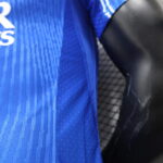 Camiseta-edicion-especial-version-jugador-PSG-2024-2025-axila