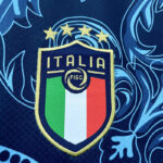 Camiseta-italia-versace-2024-2025-escudo