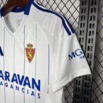Camiseta-real-zaragoza-primera-equipacion-2024-2025-puño-izquierdo