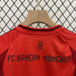 Conjunto-niño-bayern-munich-primera-equipacion-2024-2025-espalda