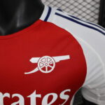 camiseta-arsenal-primera-equipacion-version-jugador-escudo camiseta-arsenal-primera-equipacion-version-jugador-escudo