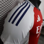 camiseta-arsenal-primera-equipacion-version-jugador-puño-derecho camiseta-arsenal-primera-equipacion-version-jugador-puño-derecho