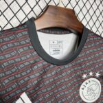 camiseta-de-entrenamiento-ajax-pre-match-2024-2025-dorsal