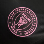 camiseta-inter-miami-version-jugador-segunda-equipacion-2024-2025-escudo