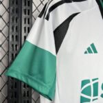 camiseta-newcastle-tercera-equipacion-2024-2025-puño-derecho camiseta-newcastle-tercera-equipacion-2024-2025-puño-derecho