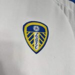 camiseta-primera-equipacion-leeds-united-2024-2025-escudo camiseta-primera-equipacion-leeds-united-2024-2025-escudo