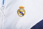 Chaqueta Gabardina Real Madrid Blanco-Azul logo