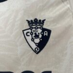 Conjunto Niño Osasuna Segunda Equipación 2024-2025 logo