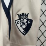 Conjunto Niño Osasuna Segunda Equipación 2024-2025 logo short