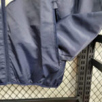 Cortavientos-real-madrid-azul-oscuro-blanco-2024-2025-sierre