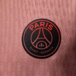 camiseta-psg-tercera-equipacion-2024-2025-escudo