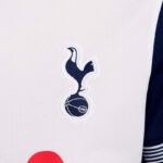 camiseta-tottenham-primera-equipacion-mujer-2024-2025-escudo