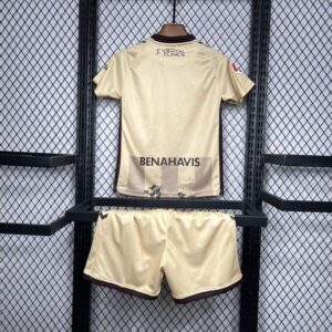 conjunto-niño-malaga-tercera-equipacion-2024-2025.-parte-trasera