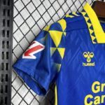 equipacion UD Las Palmas 2024-2025 Segunda Equipación Niños puño derecho equipacion UD Las Palmas 2024-2025 Segunda Equipación Niños puño derecho
