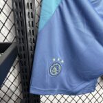 pantalon-corto-ajax-segunda-equipacion-2024-2025-escudo pantalon-corto-ajax-segunda-equipacion-2024-2025-escudo