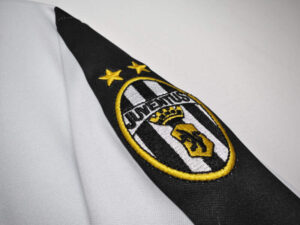Camiseta Juventus Retro Primera Equipacion 1998-1999 logoo