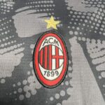 Conjunto Niño AC Milán Negro 2024-2025 logo