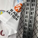 camiseta-aston-villa-segunda-equipacion-2024-2025-puño-izquierdo