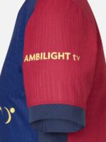 camiseta-barcelona-colplay-primera-equipacion-2024-2025-puño-izquierdo camiseta-barcelona-colplay-primera-equipacion-2024-2025-puño-izquierdo