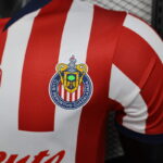 camiseta-chivas-de-guadalajara-primera-equipacion-version-jugador-2024-2025-escudo camiseta-chivas-de-guadalajara-primera-equipacion-version-jugador-2024-2025-escudo