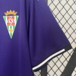 camiseta-cordoba-segunda-equipacion-2024-2025-puño-izquierdo