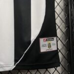 camiseta-juventus-2002-2003-primera-equipacion-logo
