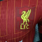 camiseta-liverpool-primera-equipacion-version-jugador-2024-2025-escudo camiseta-liverpool-primera-equipacion-version-jugador-2024-2025-escudo