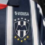 camiseta-monterrey-primera-equipacion-2024-2025-escudo