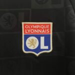 camiseta-olympique-lyon-segunda-equipacion-2024-2025-escudo