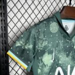 conjunto-niño-tottenham-tercera-equipacion-2024-2025-puño-derecho