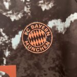 Camiseta Bayern Munich Segunda Equipacion 2024-2025 logo Camiseta Bayern Munich Segunda Equipacion 2024-2025 logo