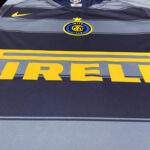 Camiseta Retro Inter Milán Segunda Equipacion 2004-2005 parte delantera Camiseta Retro Inter Milán Segunda Equipacion 2004-2005 parte delantera