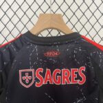 Conjunto Niño Benfica Segunda Equipacion 2024-2025 cuello Conjunto Niño Benfica Segunda Equipacion 2024-2025 cuello